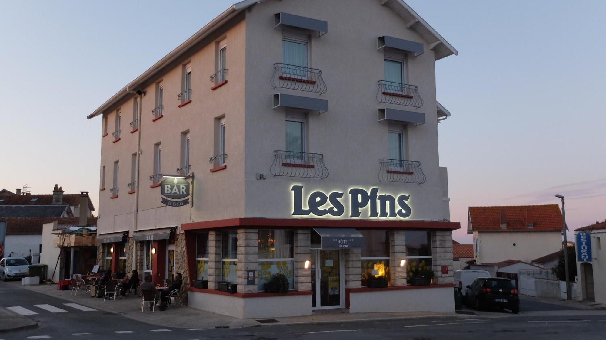 Hotel Les Pins Saint-Trojan-les-Bains Exterior photo